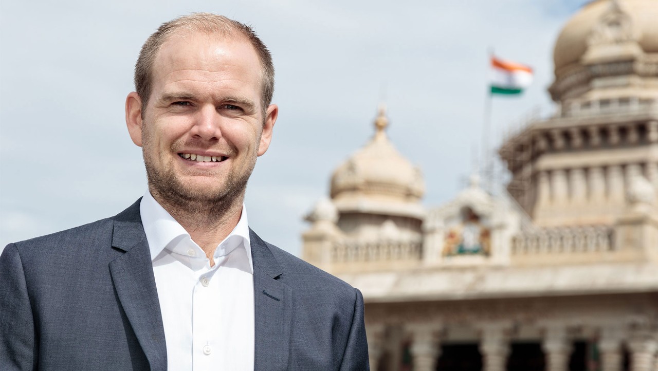 Andreas Roupé with National flag of India in background